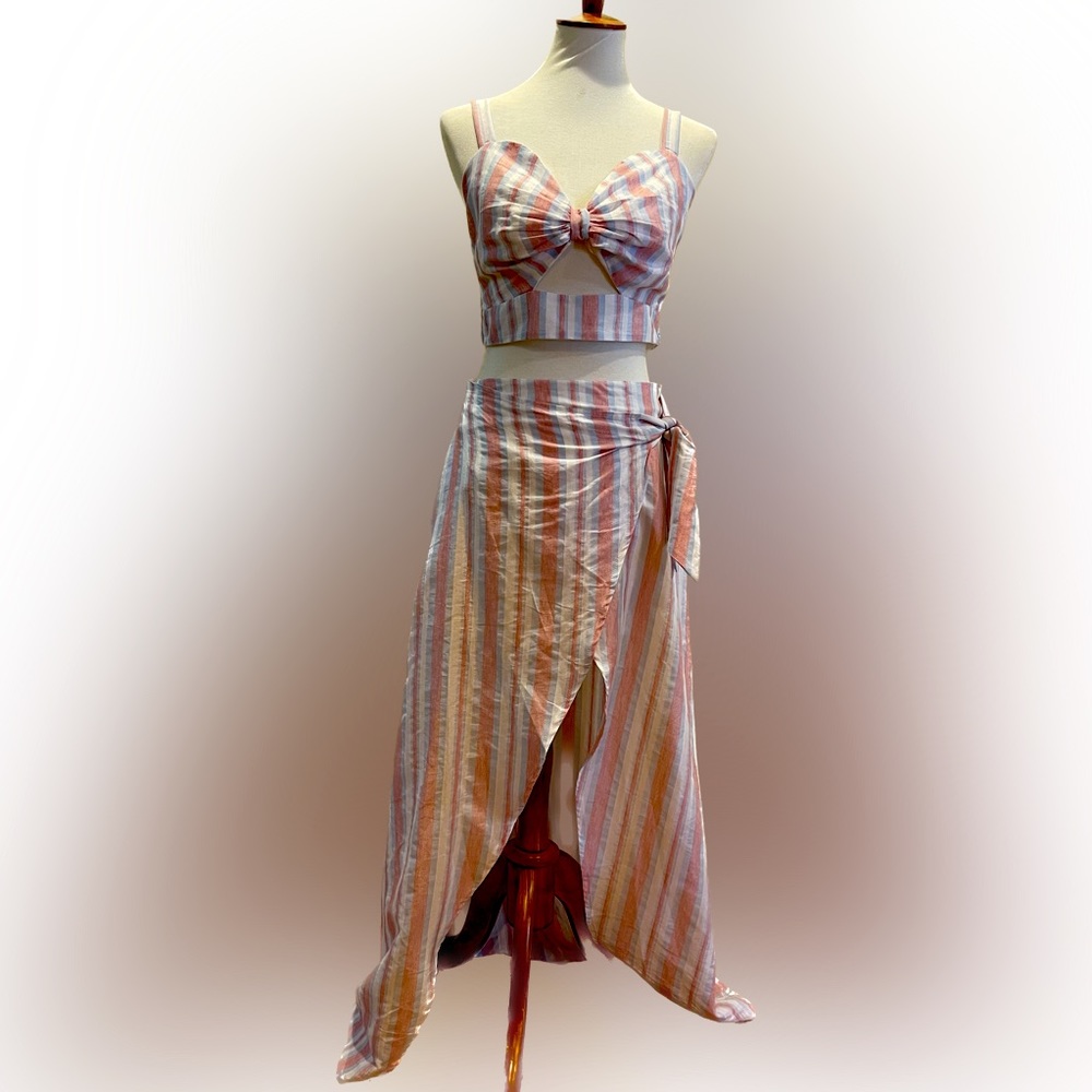 Pink, white and light gray adorable 2piece set is perfect for Summer and travel